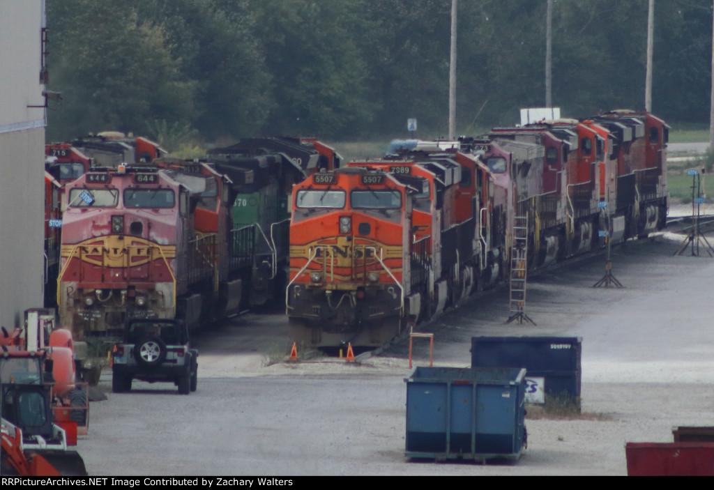 BNSF 715 644 673 5413 5507 7989